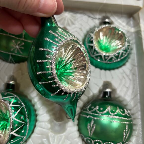 Vintage Christmas Tree ornaments green glass & silver glitter set of 5 in box - Picture 6 of 10